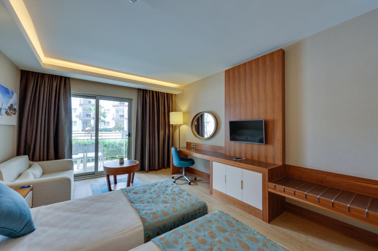 Ramada Hotel & Suites By Wyndham Kusadası Exteriér fotografie